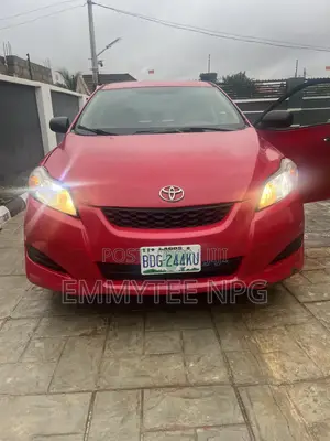 Toyota Matrix Hatchback FWD (1.8L 4cyl 5M) 2010 Red