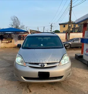 Toyota Sienna LE 4WD 2007 Silver