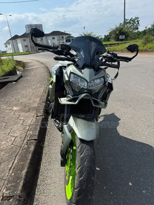Kawasaki Z900 2022 Green