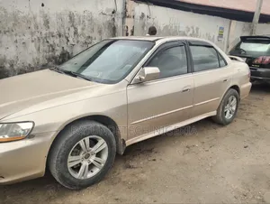 Honda Accord 2001 Gold