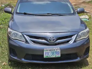Toyota Corolla LE 4dr Sedan (1.8L 4cyl 4A) 2012 Gray