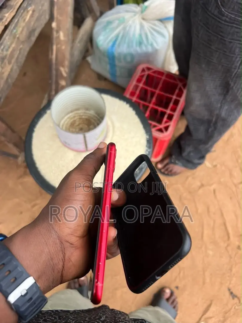 Apple iPhone 11 64 GB Red