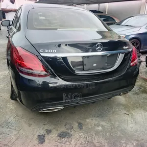 Mercedes-Benz C300 2016 Black