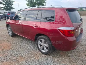 Toyota Highlander SE 2011 Burgundy