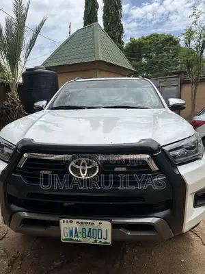 Toyota Hilux 2011 White