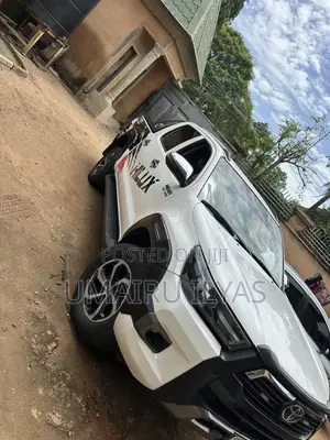 Toyota Hilux 2011 White
