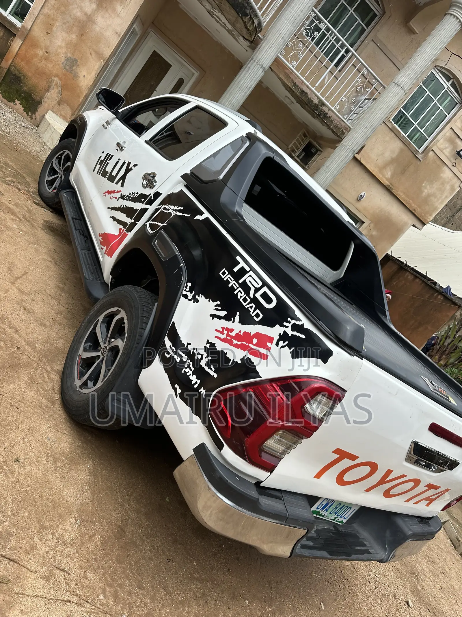 Toyota Hilux 2011 White
