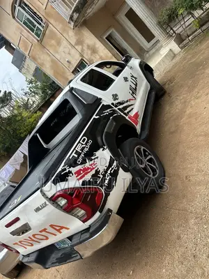 Toyota Hilux 2011 White