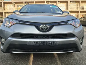 Toyota RAV4 XLE 4dr SUV AWD (2.5L 4cyl 6A) 2018 Silver