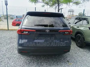Toyota Highlander XLE AWD 2024 Blue