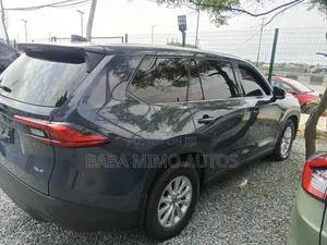 Toyota Highlander XLE AWD 2024 Blue