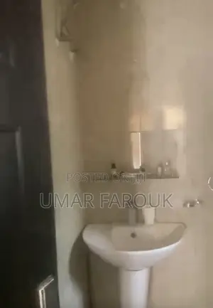3bdrm Block of Flats in Daink Apartment, Mabushi for rent