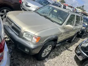 Nissan Pathfinder Automatic 2000 Gold