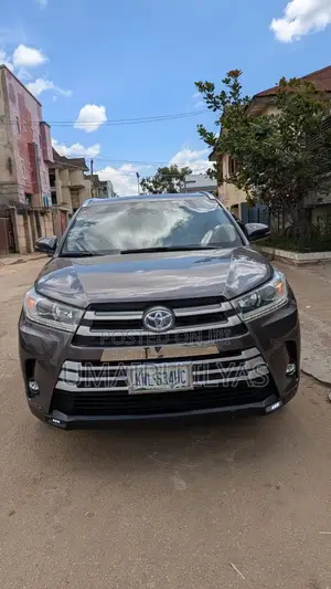 Toyota Highlander XLE 4dr SUV AWD (3.5L 6cyl 6A) 2015 Gray
