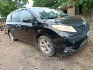 Toyota Sienna 2012 Black