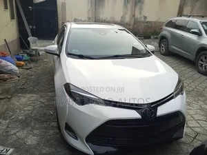 Toyota Corolla LE Eco (1.8L 4cyl 2A) 2018 White