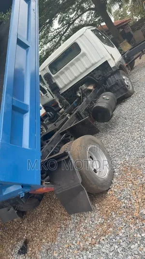 Mitsubishi Canter Tipper