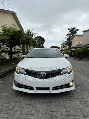 Toyota Camry SE 4dr Sedan (2.5L 4cyl 6A) 2013 White
