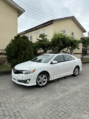 Toyota Camry SE 4dr Sedan (2.5L 4cyl 6A) 2012 White