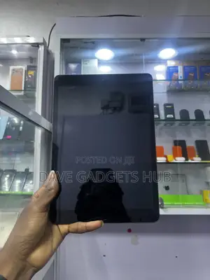 Apple iPad 10.2 (2021) 64 GB Black