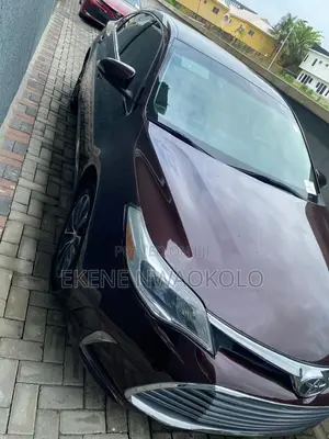 Toyota Avalon XLE FWDSedan (3.6L 6cyl 6A) 2016 Gold
