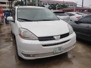 Toyota Sienna XLE FWD 2006 White
