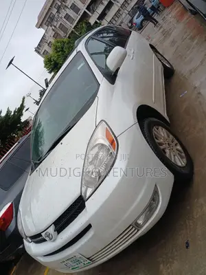 Toyota Sienna XLE FWD 2006 White