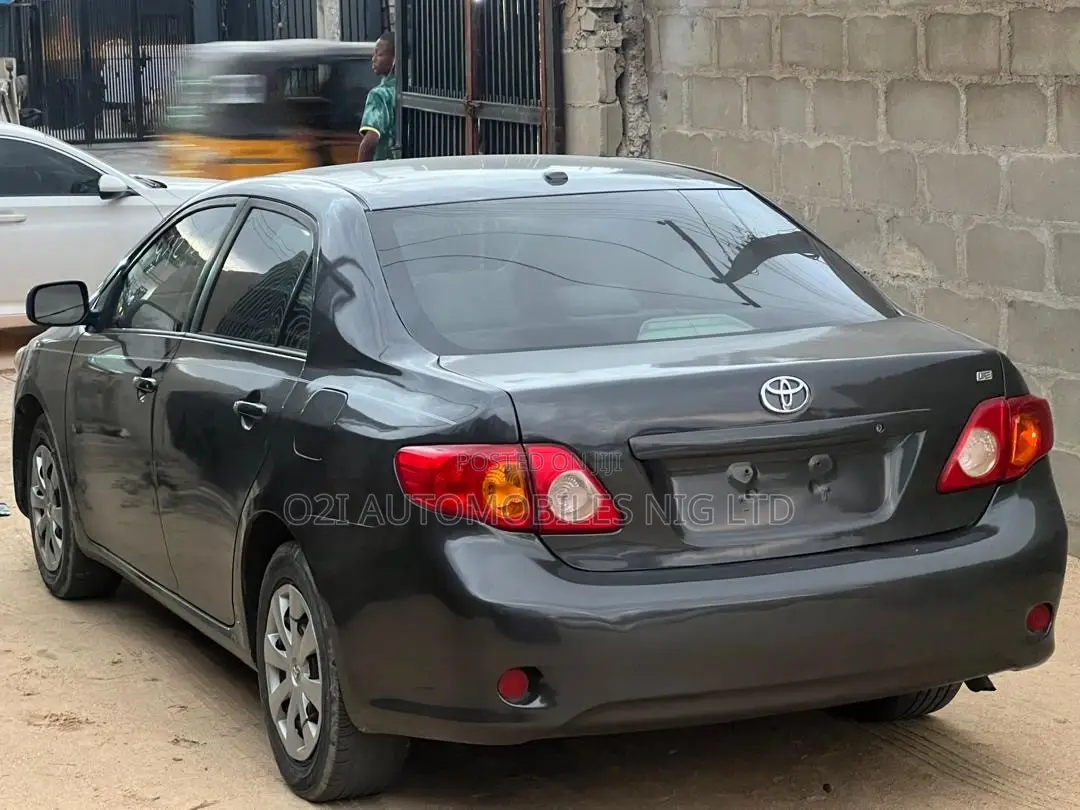 Toyota Corolla 2010 Gray