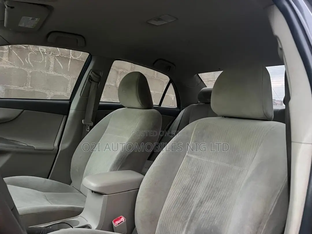Toyota Corolla 2010 Gray