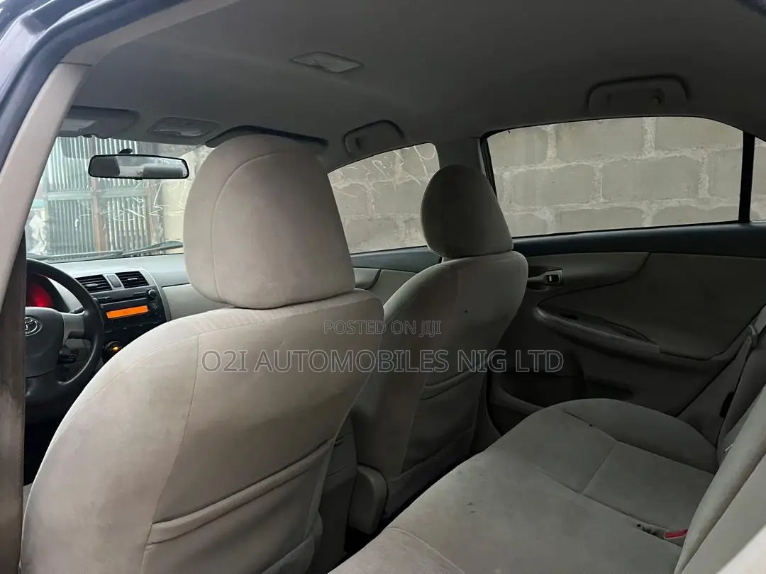 Toyota Corolla 2010 Gray