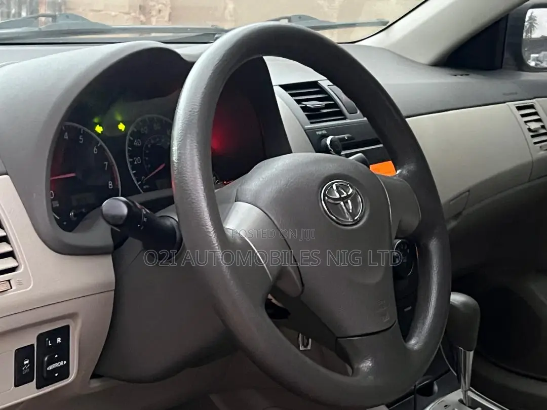 Toyota Corolla 2010 Gray