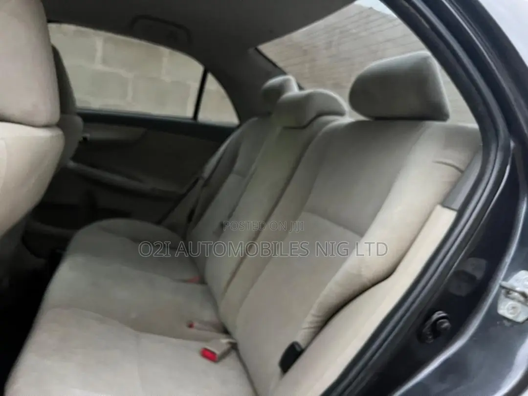 Toyota Corolla 2010 Gray