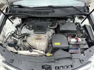 Toyota Camry LE 4dr Sedan (2.5L 4cyl 6A) 2012 White