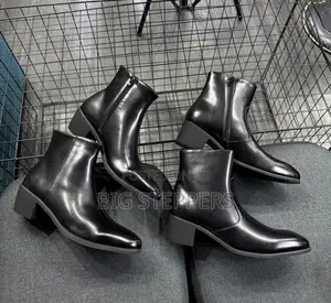 Heeled Chelsea Boot Black