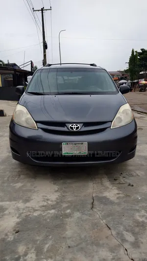 Toyota Sienna LE 7 Passenger 2010 Gray