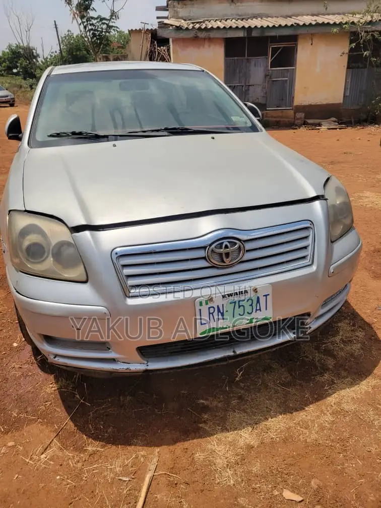 Toyota Avensis 2004 Silver
