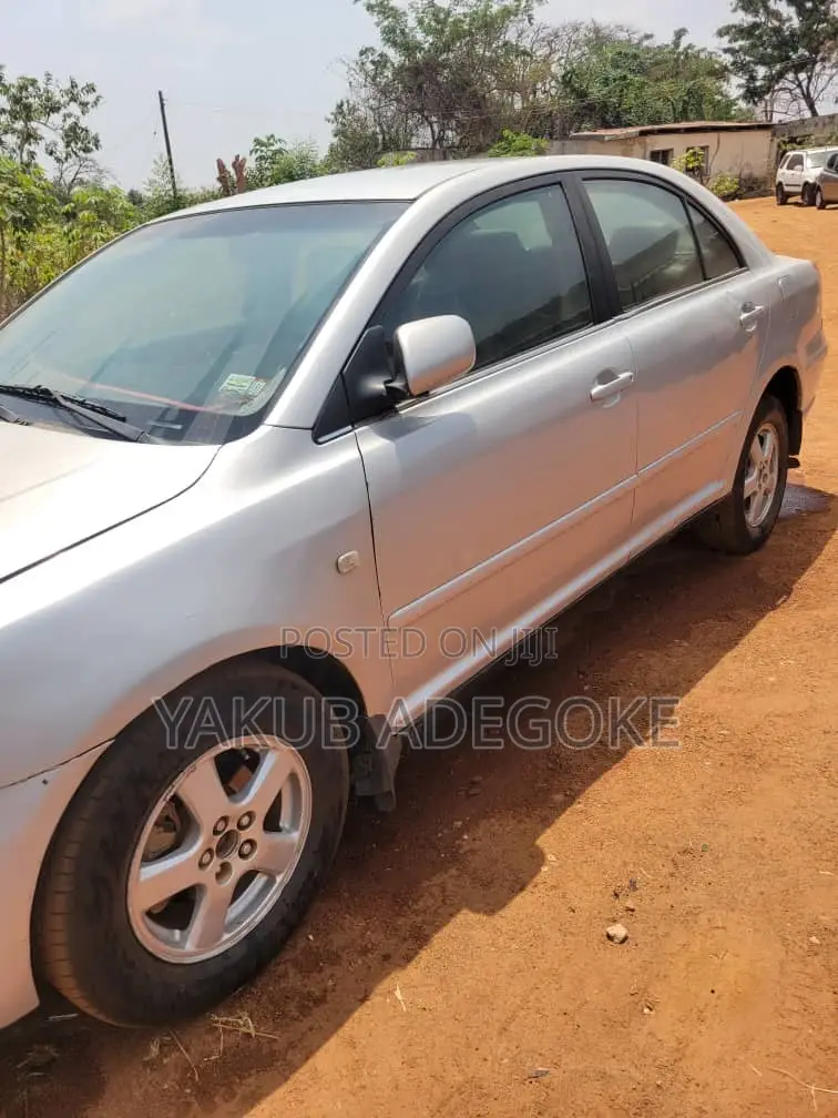 Toyota Avensis 2004 Silver