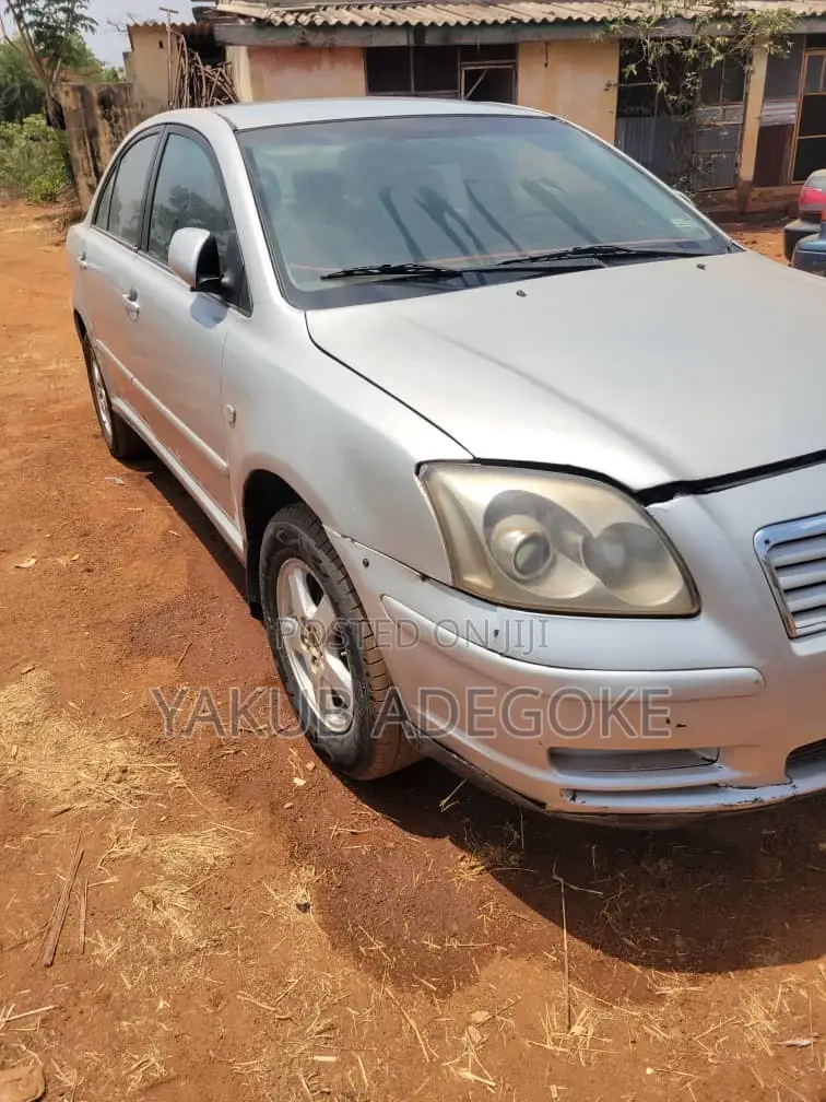 Toyota Avensis 2004 Silver