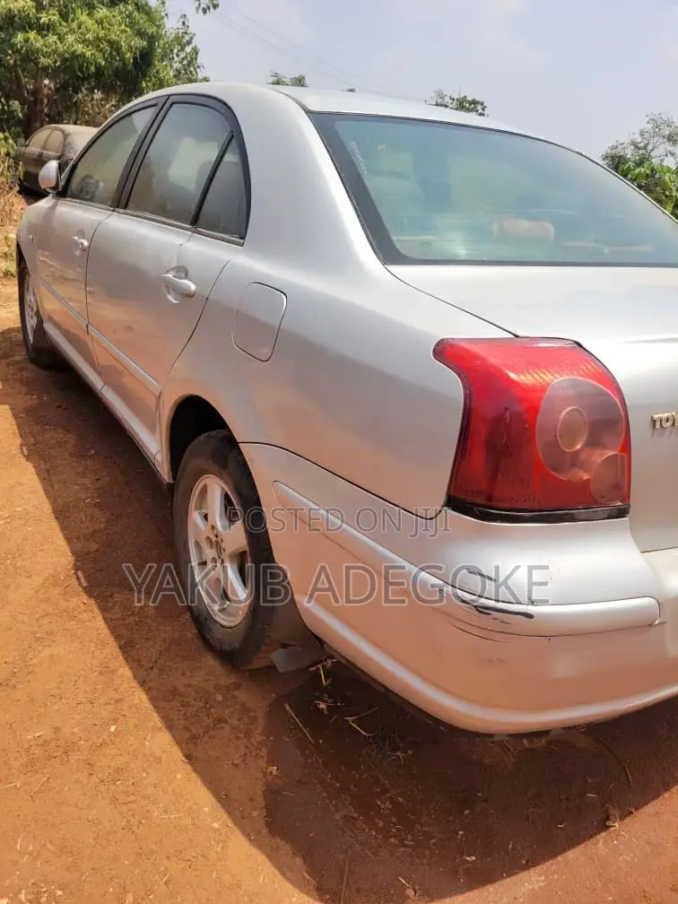 Toyota Avensis 2004 Silver