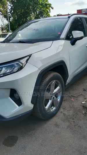 Toyota RAV4 2022 White