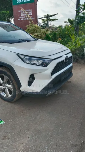 Toyota RAV4 2022 White