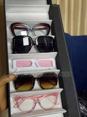 Trendy Fashion Glasses for Men and Women in Wholesales and Retail