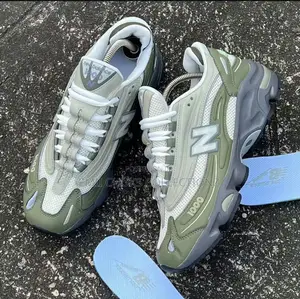 New Balance (1000)