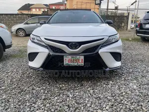 Toyota Camry XSE (2.5L 4cyl 8A) 2019 White