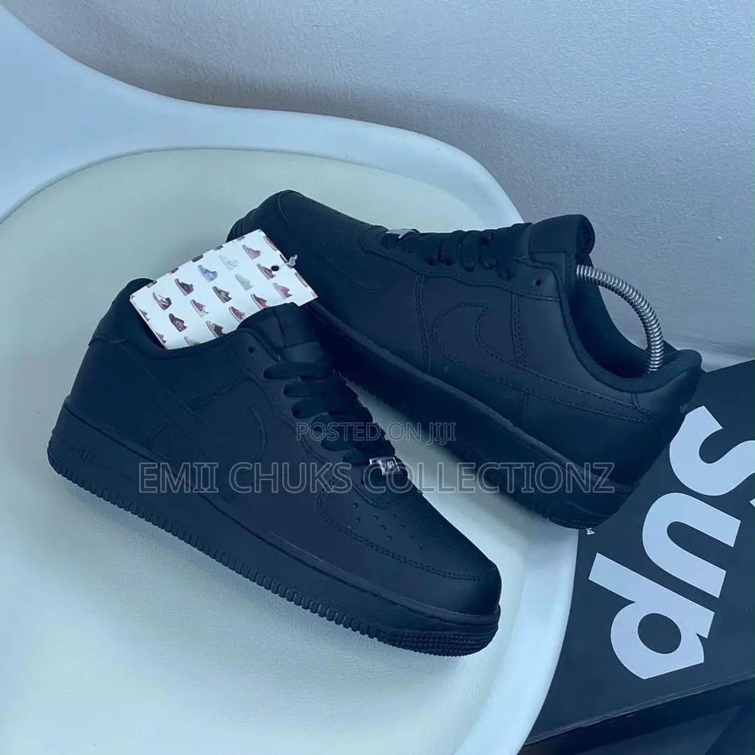 Black Nike Air Force 1