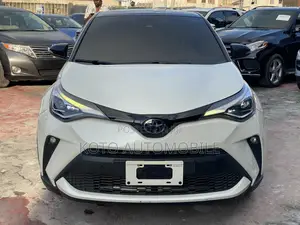 Toyota C-HR LE 2021 White