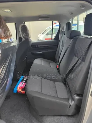New Toyota Hilux 2025 Silver