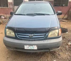 Toyota Sienna 2002 Green