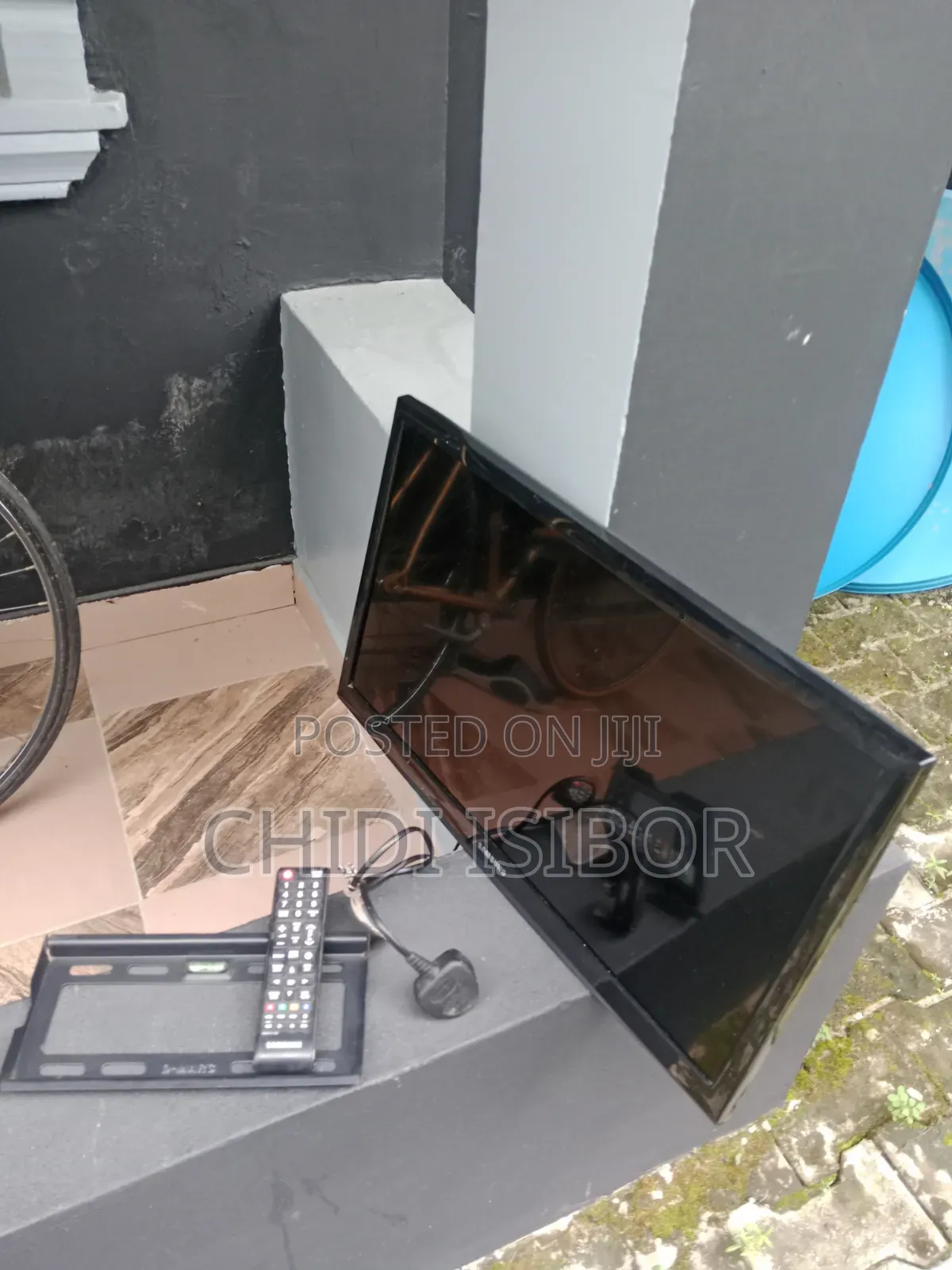 Clean Led Samsung TV