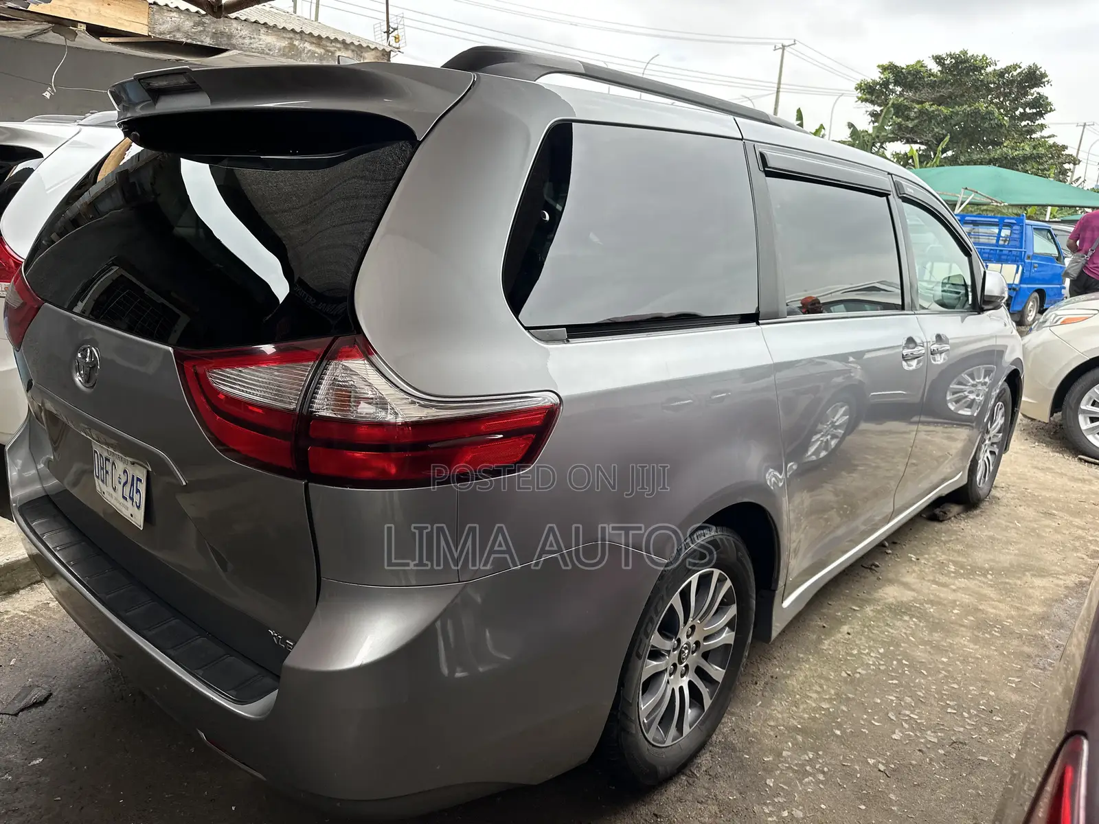 Toyota Sienna 2019 Silver